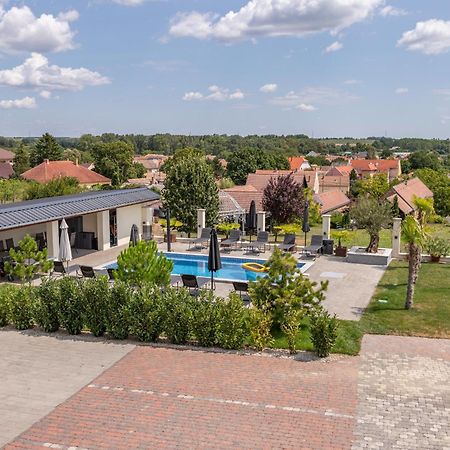 Bed and Breakfast Ludvig Panzio Виллань Экстерьер фото