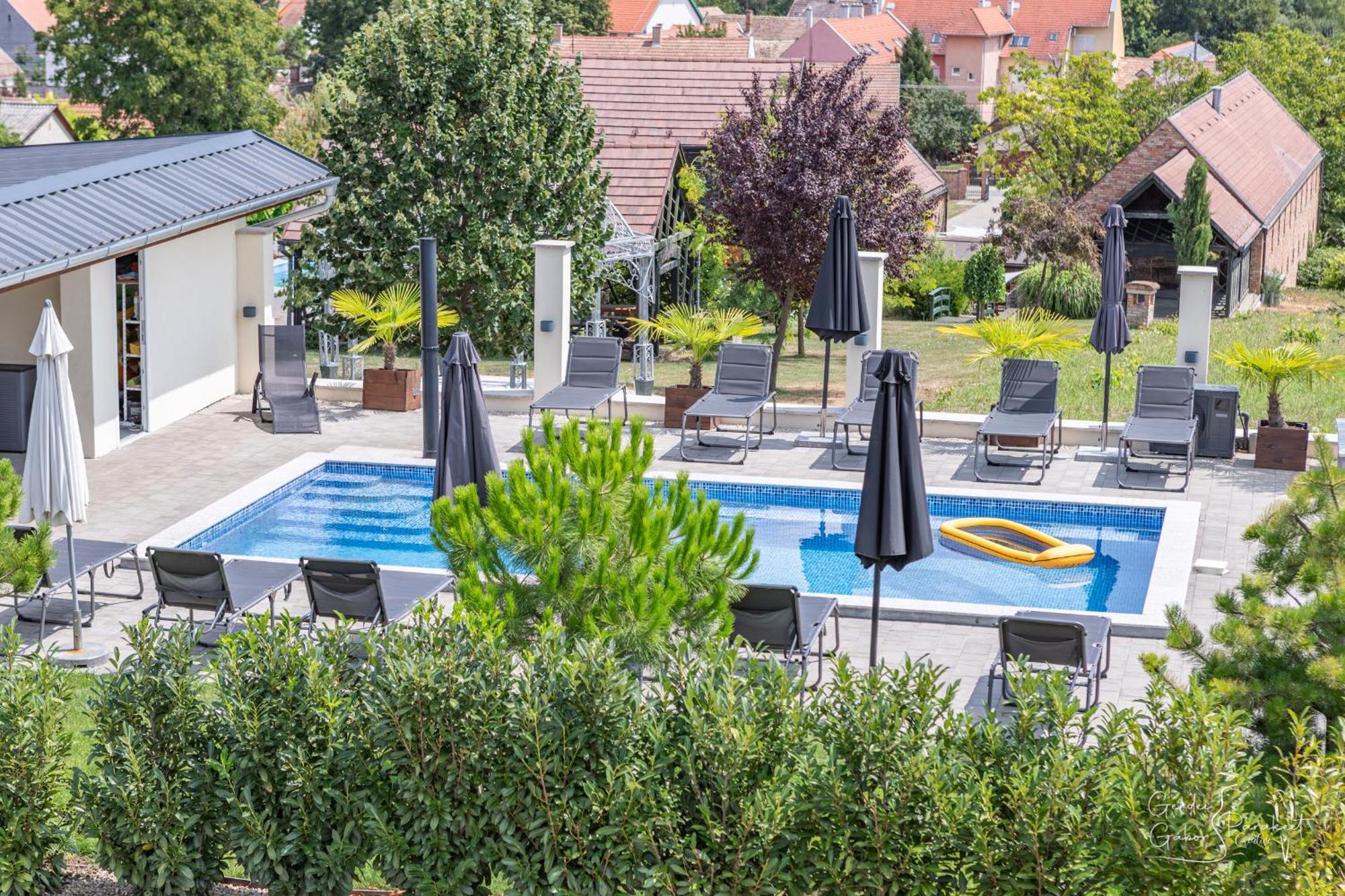 Bed and Breakfast Ludvig Panzio Виллань Экстерьер фото